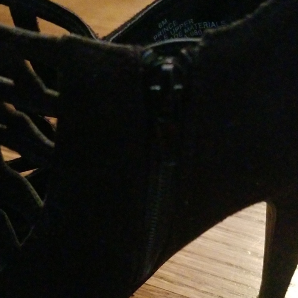 Shoes - Picture 3 of 5